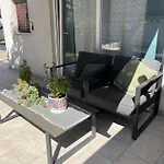 Small House Nea In City Center-With Free Parking